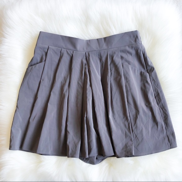 BCBG Pants - NWT Gray BCBGeneration Pleated Shorts XXS